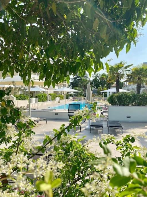Residence Jesolo Lido Centro Con Piscina Экстерьер фото